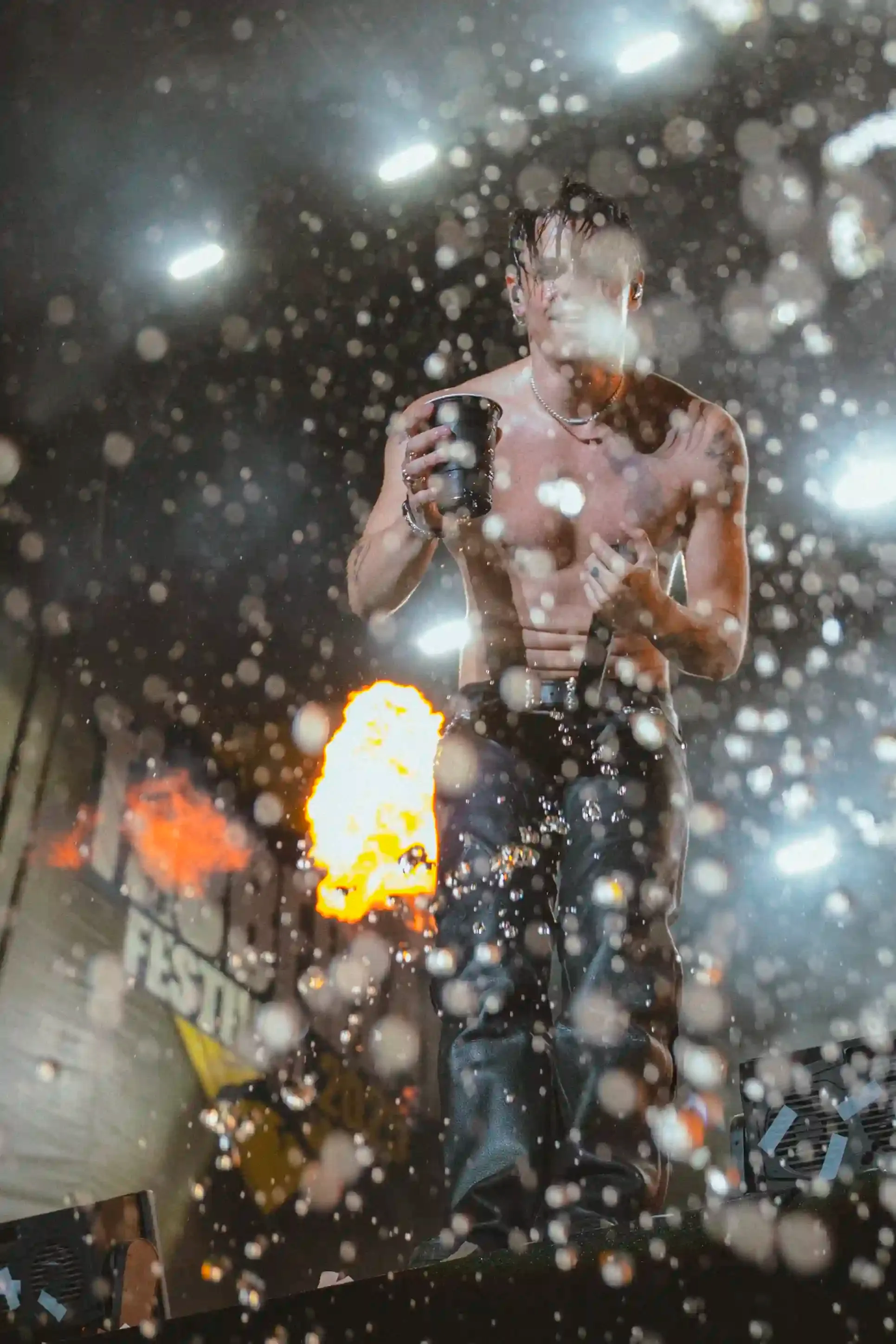 Yungblud live auf der Bühne, Konzertfotografie von Fanny Hellert